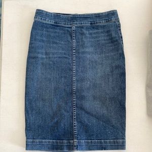 Aritzia super cute denim skirt